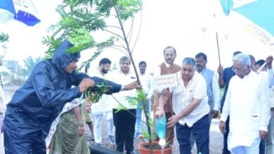 ‘एक पेड़ माँ के नाम’ अभियान से पर्यावरण संरक्षण का संदेश, मंत्री राजेश अग्रवाल ने किया वृक्षारोपण ‘एक पेड़ माँ के नाम’ अभियान से पर्यावरण संरक्षण का संदेश, मंत्री राजेश अग्रवाल ने किया वृक्षारोपण
