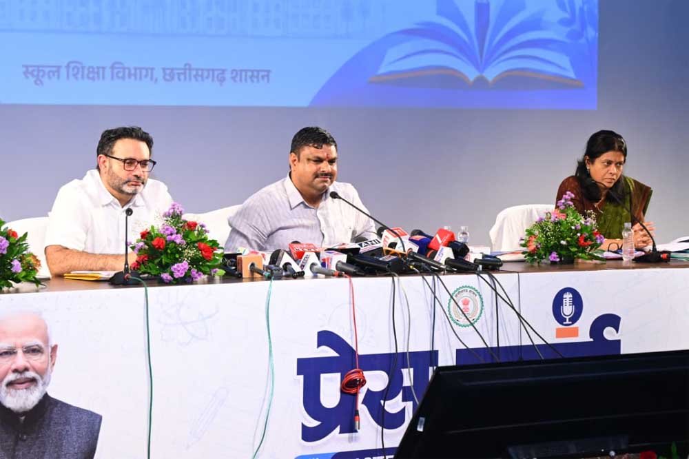 मंत्री गजेंद्र यादव की प्रेस कॉन्फ्रेंस मंत्री गजेंद्र यादव की प्रेस कॉन्फ्रेंस