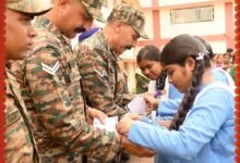 सेना के सम्मान में राखी का धागा, नवा रायपुर के पोस्टकार्ड पर विद्यार्थियों ने लिखे भावपूर्ण संदेश