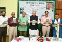 विधानसभा अध्यक्ष डॉ. रमन सिंह ने किया ‘सत्याग्रह‘ किताब का विमोचन