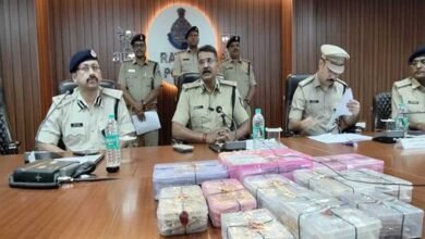 रतलाम में सराफा व्यापारी से करोड़ों की लूट का पुलिस ने 48 घंटे में किया खुलासा रतलाम में सराफा व्यापारी से करोड़ों की लूट का पुलिस ने 48 घंटे में किया खुलासा