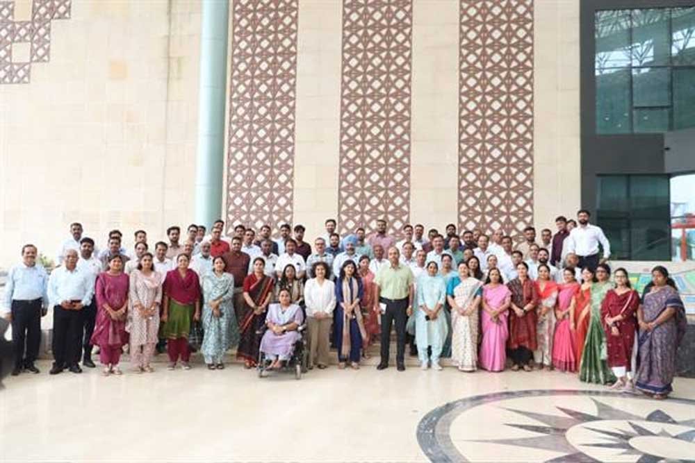 नवीन श्रम संहिताओं से नियोक्ता और कर्मचारियों के अधिकारों एवं संबंधों को मिलेगा बेहतर आधार : सचिव श्रम राजेन्द्रन नवीन श्रम संहिताओं से नियोक्ता और कर्मचारियों के अधिकारों एवं संबंधों को मिलेगा बेहतर आधार : सचिव श्रम राजेन्द्रन