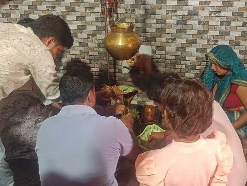 हर-हर महादेव के जयघोष से गूंजे शिवालय, बारिश में भी भक्ति की बयार हर-हर महादेव के जयघोष से गूंजे शिवालय, बारिश में भी भक्ति की बयार