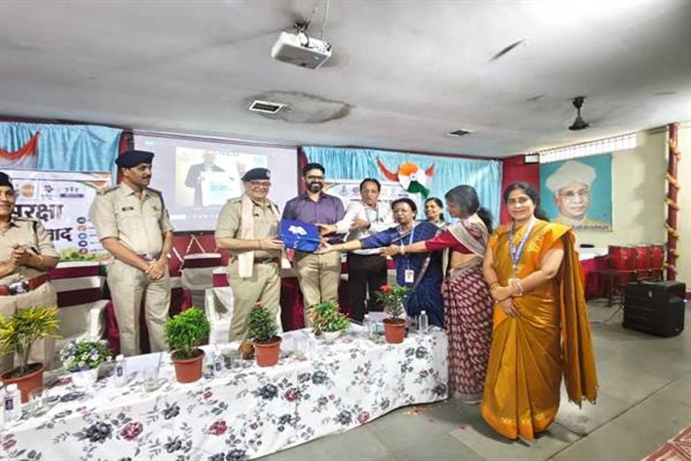 जन सुरक्षा युवा सृजन संवाद से विद्यार्थियों को मिला कानून, अधिकार एवं पुलिसिंग का ज्ञान जन सुरक्षा युवा सृजन संवाद से विद्यार्थियों को मिला कानून, अधिकार एवं पुलिसिंग का ज्ञान