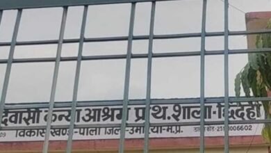 रोक के बाद भी शिक्षिका का संलग्नीकरण बरकरार रोक के बाद भी शिक्षिका का संलग्नीकरण बरकरार