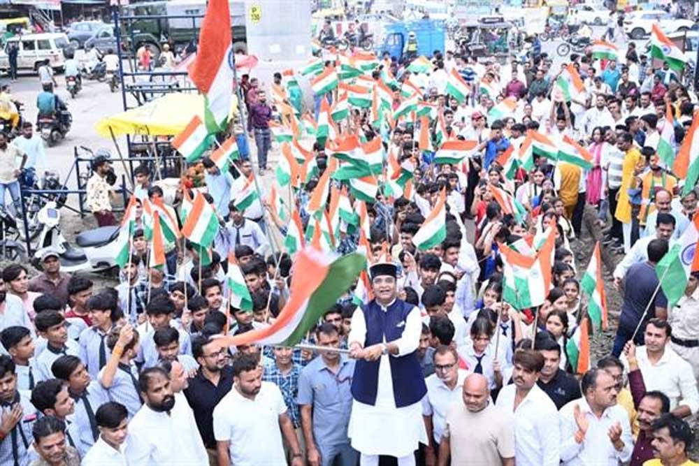 तिरंगे के साथ देशभक्ति का संदेश, विभाजन की पीड़ा को भी किया नमन तिरंगे के साथ देशभक्ति का संदेश, विभाजन की पीड़ा को भी किया नमन