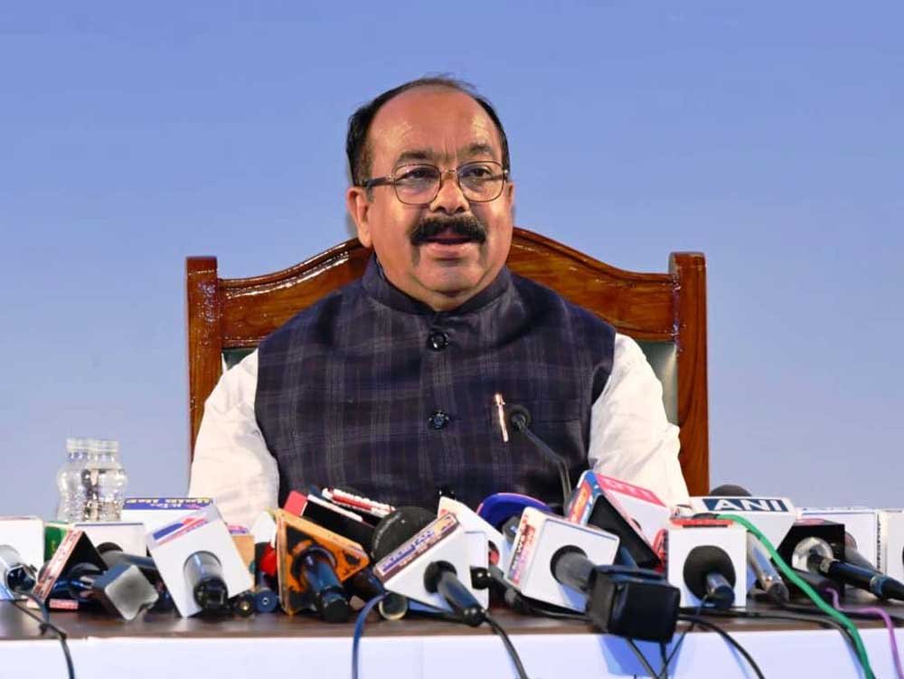 ‘लोक निर्माण से छत्तीसगढ़ निर्माण’ के मूलमंत्र के साथ अधोसंरचना विकास को दे रहे नई गति – अरुण साव ‘लोक निर्माण से छत्तीसगढ़ निर्माण’ के मूलमंत्र के साथ अधोसंरचना विकास को दे रहे नई गति – अरुण साव