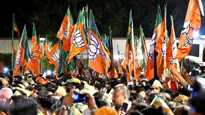 मेघालय की राजनीति में बड़ा उलटफेर! UDP के 9 और TMC के 4 विधायक BJP में जा सकते हैं मेघालय की राजनीति में बड़ा उलटफेर! UDP के 9 और TMC के 4 विधायक BJP में जा सकते हैं