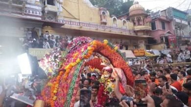 श्रावण के प्रथम सोमवार भगवान  महाकाल मनमहेश स्वरूप में नगर भ्रमण पर निकले
