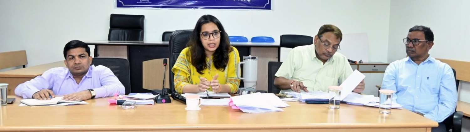 विकास कार्यों में तेजी लाने के साथ, नागरिक शिकायतों का जल्द निराकरण हो – आयुक्त विकास कार्यों में तेजी लाने के साथ, नागरिक शिकायतों का जल्द निराकरण हो – आयुक्त