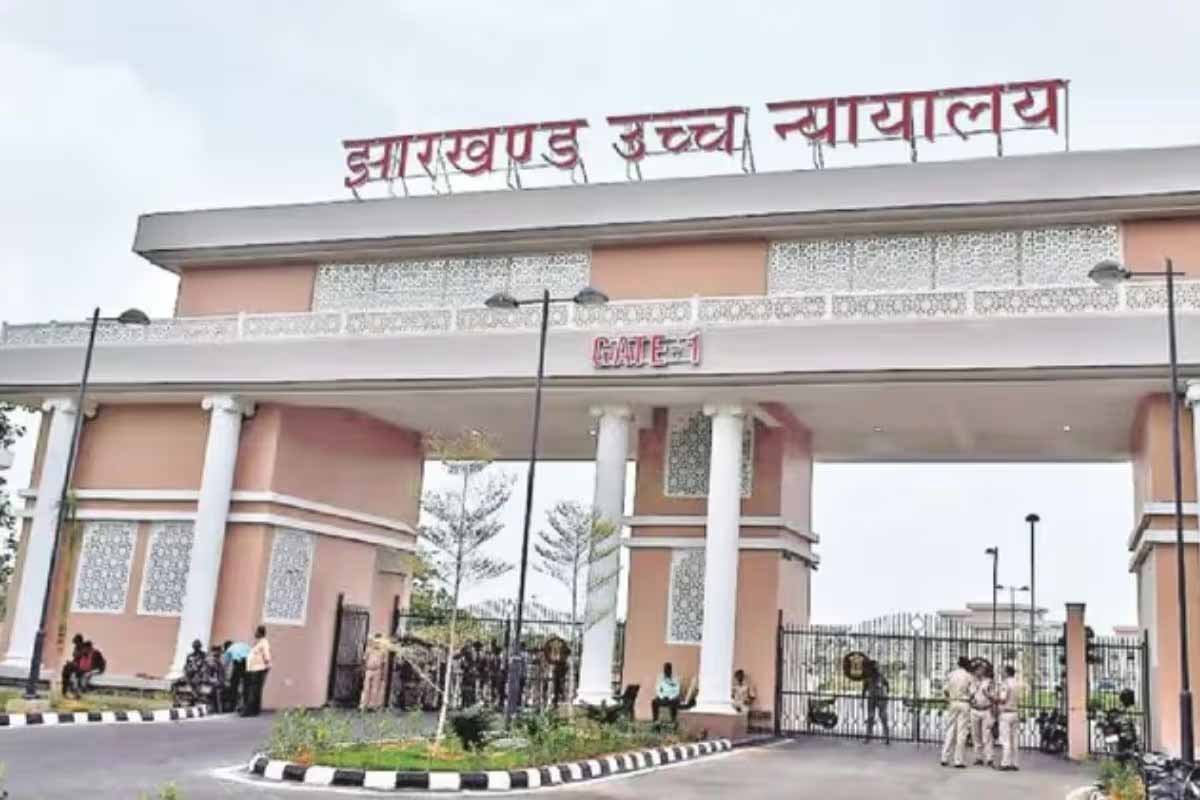 JPSC धांधली केस पर सुनवाई, CID ने कोर्ट में 1000 पन्नों की केस डायरी दी JPSC धांधली केस पर सुनवाई, CID ने कोर्ट में 1000 पन्नों की केस डायरी दी