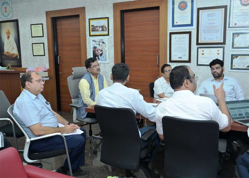 नगरीय प्रशासन विभाग के प्रमुख सचिव श्री सोनमणि बोरा ने ई-बस योजना, पीएम आवास और वेस्ट-टू-एनर्जी परियोजना की समीक्षा की नगरीय प्रशासन विभाग के प्रमुख सचिव श्री सोनमणि बोरा ने ई-बस योजना, पीएम आवास और वेस्ट-टू-एनर्जी परियोजना की समीक्षा की