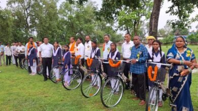 सरस्वती साइकिल योजना के तहत 37 छात्राओं को मिली निःशुल्क साइकिलें सरस्वती साइकिल योजना के तहत 37 छात्राओं को मिली निःशुल्क साइकिलें