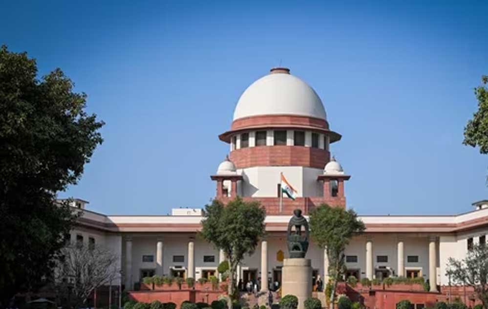 सोशल मीडिया पर बच्चों के अश्लील कंटेंट को लेकर SC सख्त, केंद्र से मांगा जवाब; प्लेटफॉर्म्स की भूमिका पर उठे सवाल सोशल मीडिया पर बच्चों के अश्लील कंटेंट को लेकर SC सख्त, केंद्र से मांगा जवाब; प्लेटफॉर्म्स की भूमिका पर उठे सवाल