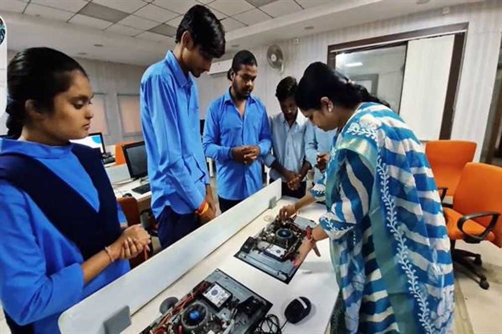 राष्ट्रीय शिक्षक पुरस्कार-2026 के लिए मध्यप्रदेश के दो व्यावसायिक प्रशिक्षण अधिकारियों का चयन