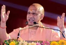 देवरिया में CM योगी का सपा पर बड़ा हमला: ‘200 करोड़ का काम 864 करोड़ में भी अधूरा’