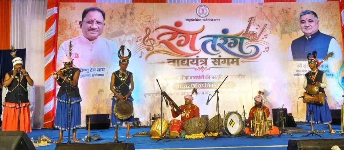 विलुप्त हो रहे लोक वाद्ययंत्रों को मिला नया जीवन विलुप्त हो रहे लोक वाद्ययंत्रों को मिला नया जीवन