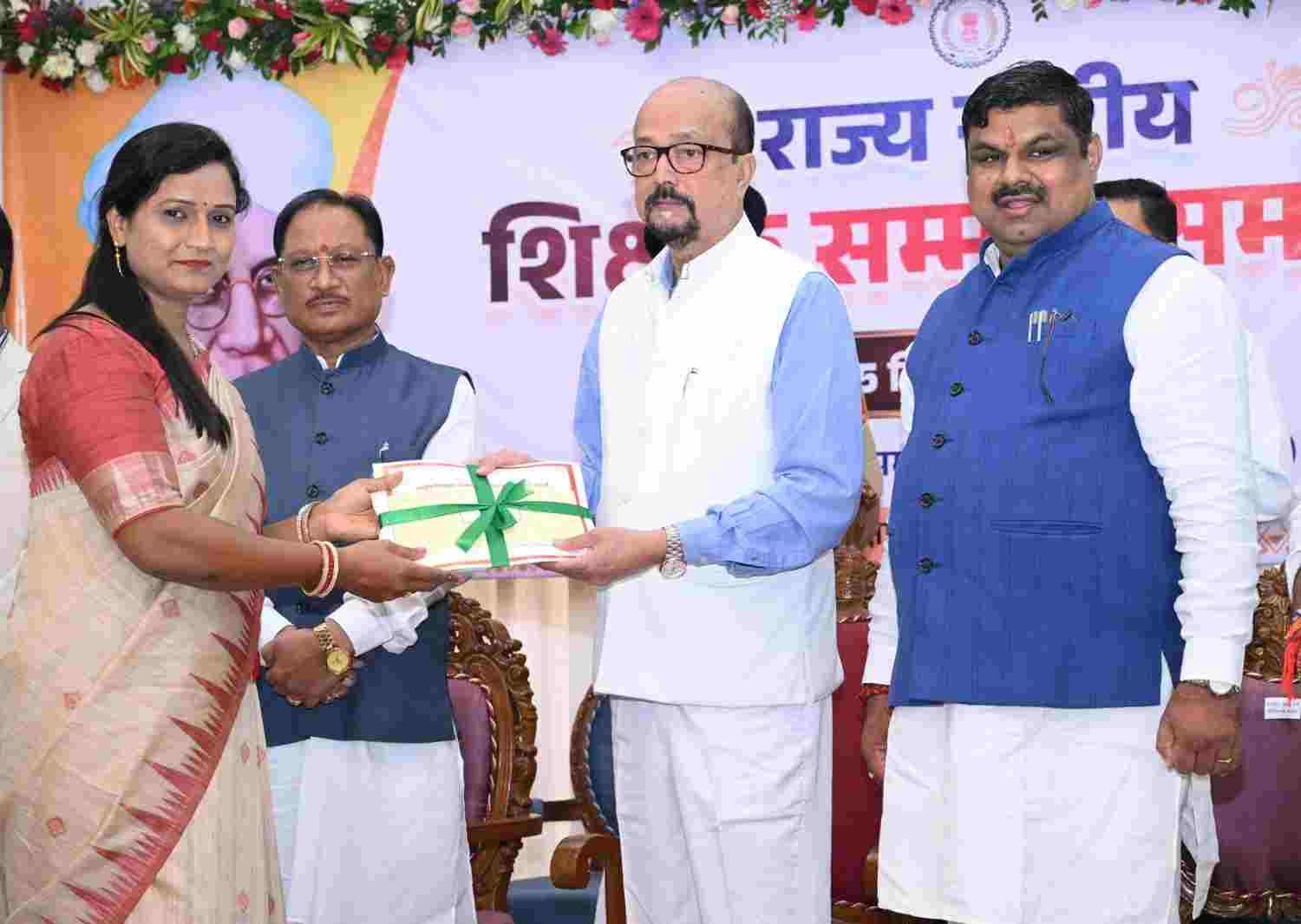 AI के युग में शिक्षक बनें विद्यार्थियों के मार्गदर्शक, तकनीक के विवेकपूर्ण उपयोग की दें सीख : राज्यपाल डेका AI के युग में शिक्षक बनें विद्यार्थियों के मार्गदर्शक, तकनीक के विवेकपूर्ण उपयोग की दें सीख : राज्यपाल डेका