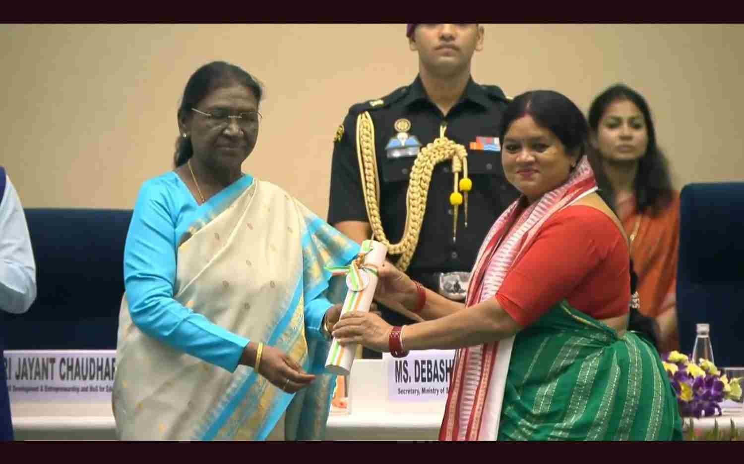 राष्ट्रपति ने सारंगढ़- बिलाईगढ़ की शिक्षिका सुनीता यादव को प्रदान किया राष्ट्रीय शिक्षक सम्मान