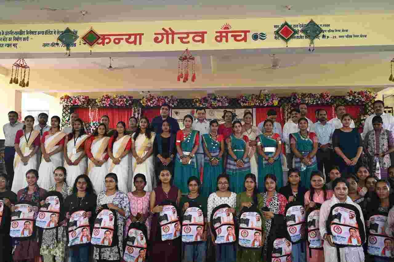 बेटियां जितना पढ़ेंगी, उतना ही सशक्त होगी परिवार, समाज और प्रदेश – लखन लाल देवांगन बेटियां जितना पढ़ेंगी, उतना ही सशक्त होगी परिवार, समाज और प्रदेश – लखन लाल देवांगन
