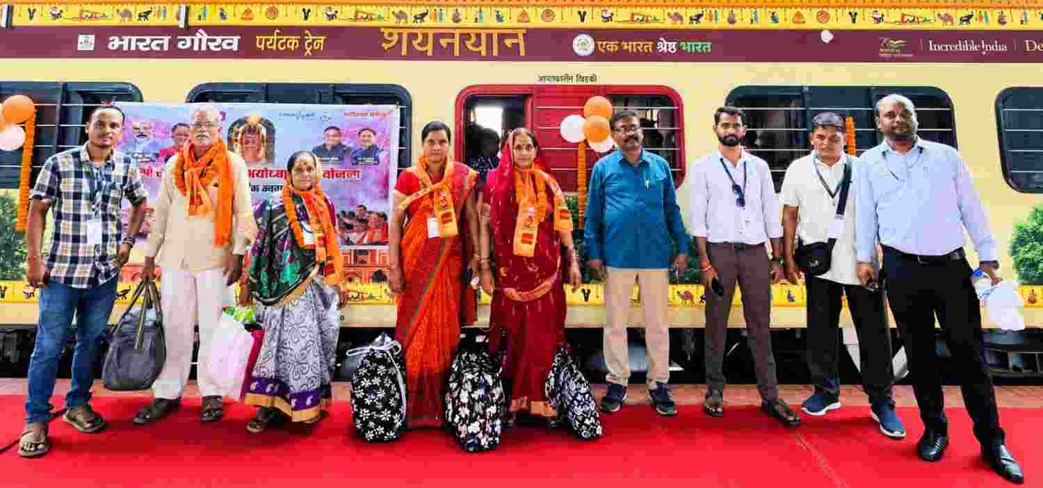 मुख्यमंत्री विष्णुदेव साय की श्री रामलला दर्शन योजना बनी श्रद्धालुओं के लिए आस्था और आध्यात्मिक यात्रा का माध्यम मुख्यमंत्री विष्णुदेव साय की श्री रामलला दर्शन योजना बनी श्रद्धालुओं के लिए आस्था और आध्यात्मिक यात्रा का माध्यम