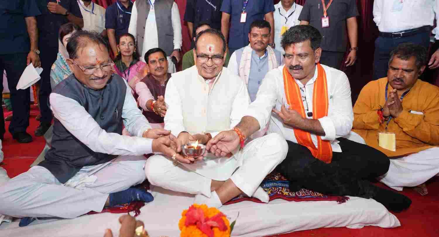 केंद्रीय मंत्री शिवराज सिंह चौहान और मुख्यमंत्री विष्णु देव साय ने सक्ती जिले में 121.70 करोड़ रुपए के 38 विकास कार्यों का किया लोकार्पण एवं भूमिपूजन