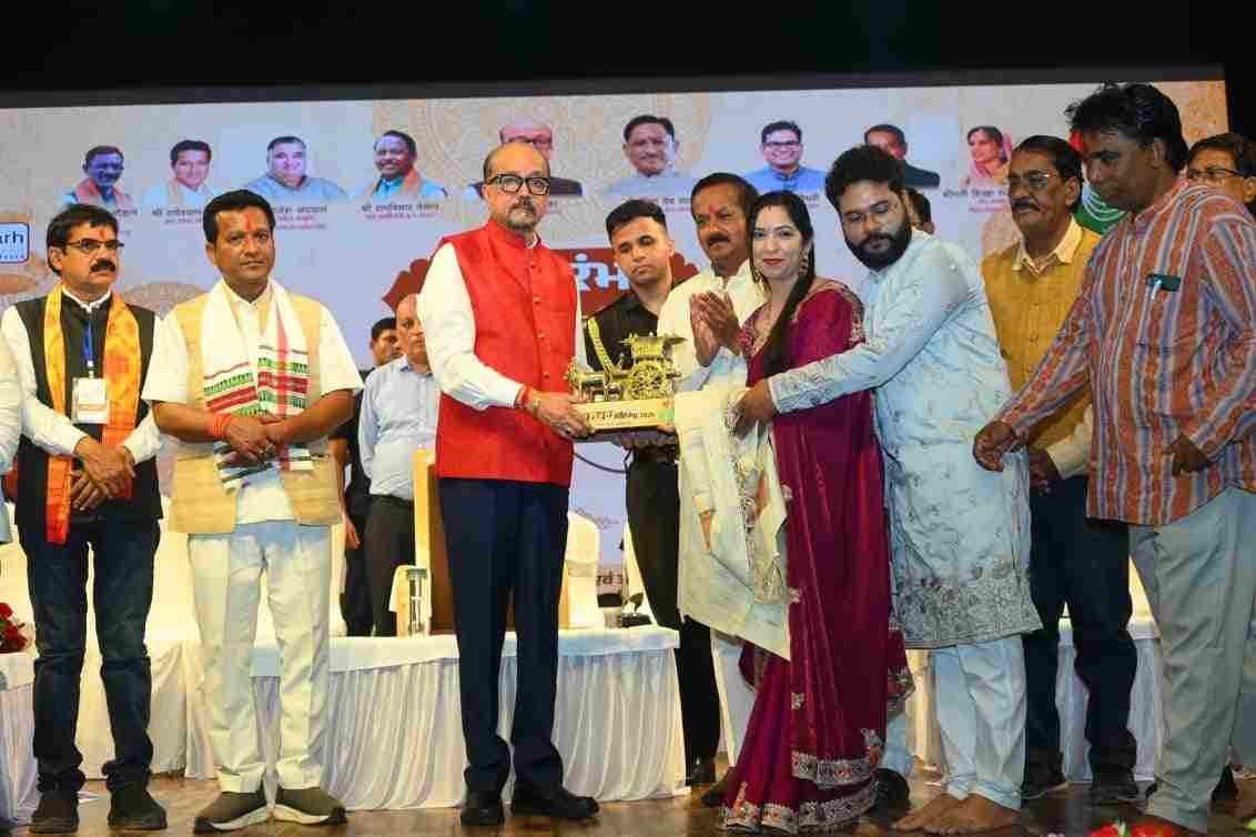 महाराजा चक्रधर सिंह की विरासत को नई पीढ़ी तक पहुंचा रहा चक्रधर समारोह: राज्यपाल रमेन डेका महाराजा चक्रधर सिंह की विरासत को नई पीढ़ी तक पहुंचा रहा चक्रधर समारोह: राज्यपाल रमेन डेका