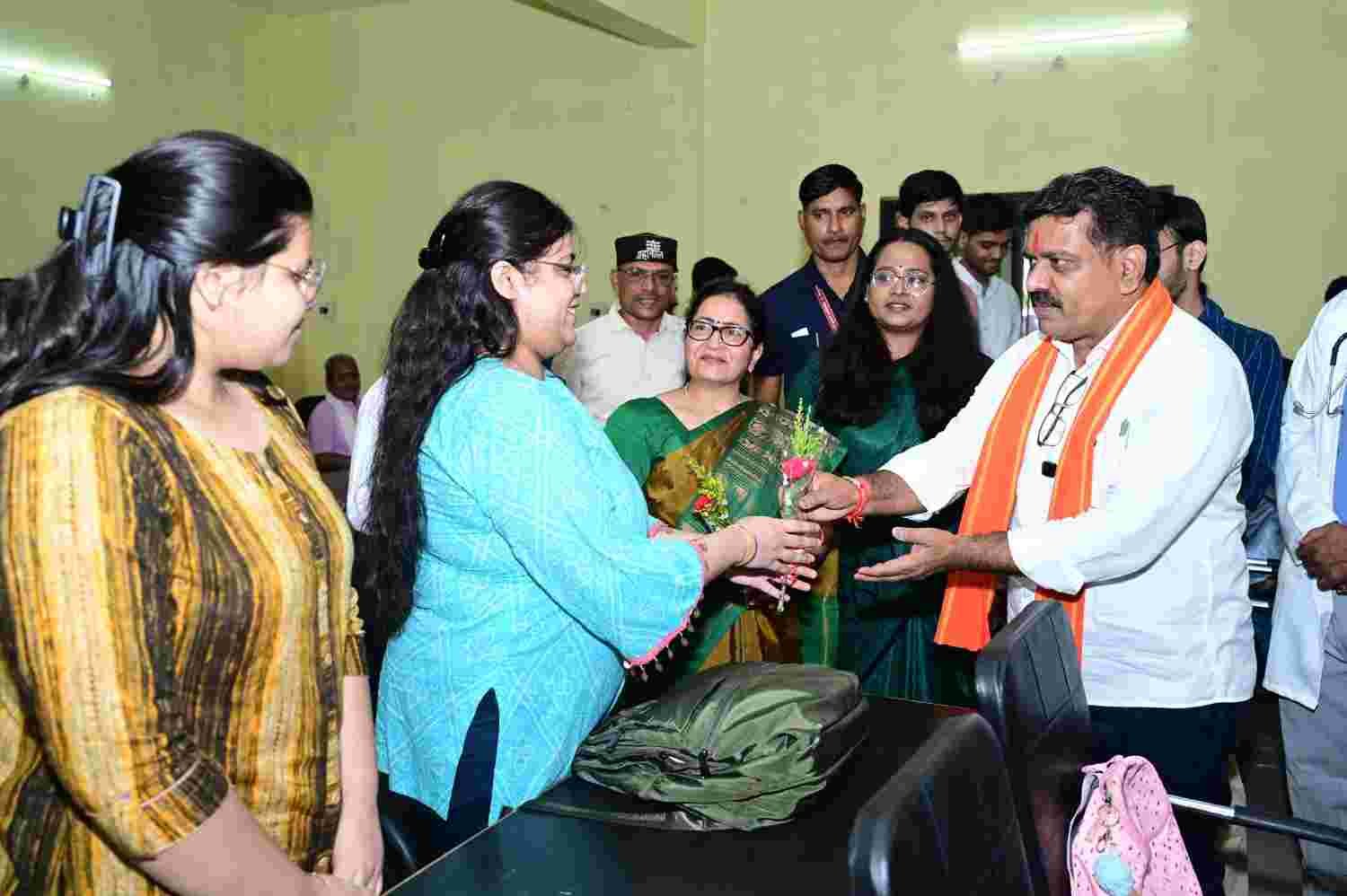 डॉक्टर बनना मंजिल नहीं, समाज की सेवा करना असली लक्ष्य – उप मुख्यमंत्री एवं कवर्धा विधायक विजय शर्मा डॉक्टर बनना मंजिल नहीं, समाज की सेवा करना असली लक्ष्य – उप मुख्यमंत्री एवं कवर्धा विधायक विजय शर्मा