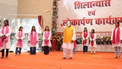 नमो सेवा-अनकही कहानियां : छात्रों ने प्रधानमंत्री  नरेन्द्र मोदी के 25 वर्षों की सेवा यात्रा का किया मंचन