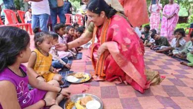 ‘आंगन मिलन’ कार्यक्रम में शामिल हुईं केंद्रीय महिला एवं बाल विकास राज्यमंत्री सावित्री ठाकुर ‘आंगन मिलन’ कार्यक्रम में शामिल हुईं केंद्रीय महिला एवं बाल विकास राज्यमंत्री सावित्री ठाकुर