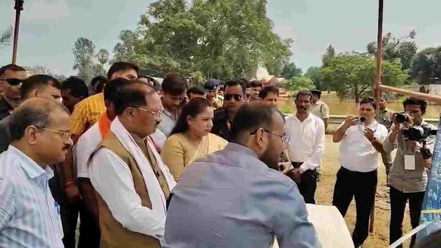 बाढ़ प्रभावित क्षेत्रों का जायजा लेने सुकमा पहुंचे मुख्यमंत्री विष्णु देव साय बाढ़ प्रभावित क्षेत्रों का जायजा लेने सुकमा पहुंचे मुख्यमंत्री विष्णु देव साय