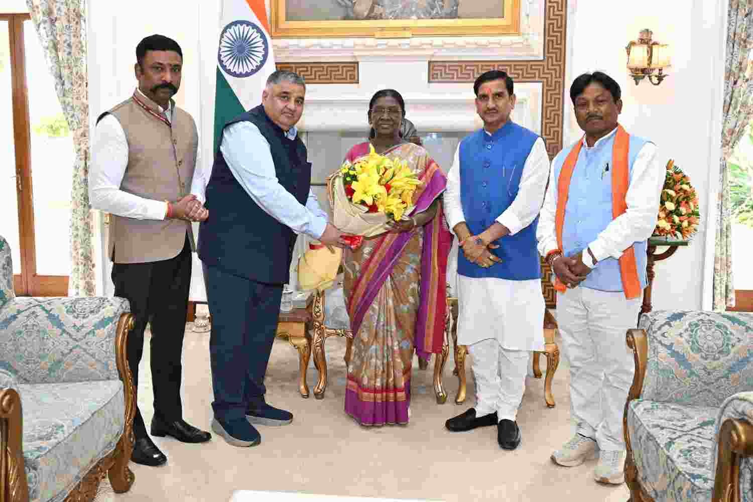मुख्यमंत्री विष्णु देव साय के निमंत्रण पर राष्ट्रपति ने स्वीकार किया बस्तर दशहरा के मुरिया दरबार में शामिल होने का आमंत्रण मुख्यमंत्री विष्णु देव साय के निमंत्रण पर राष्ट्रपति ने स्वीकार किया बस्तर दशहरा के मुरिया दरबार में शामिल होने का आमंत्रण