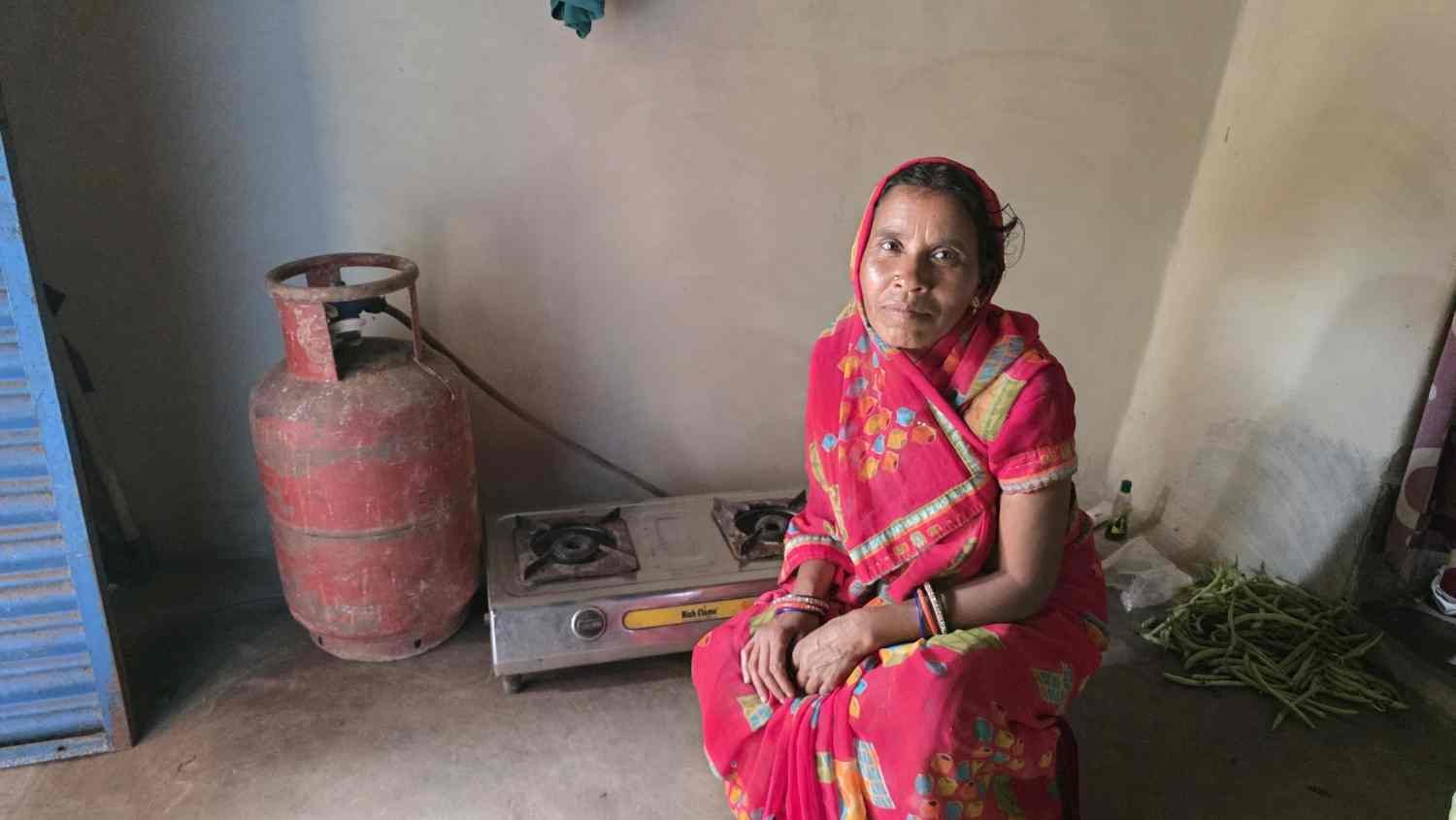 सेवा की कहानी: उज्ज्वला से चंपा की रसोई हुई आसान, धुएं और लकड़ी की परेशानी से मिली राहत सेवा की कहानी: उज्ज्वला से चंपा की रसोई हुई आसान, धुएं और लकड़ी की परेशानी से मिली राहत