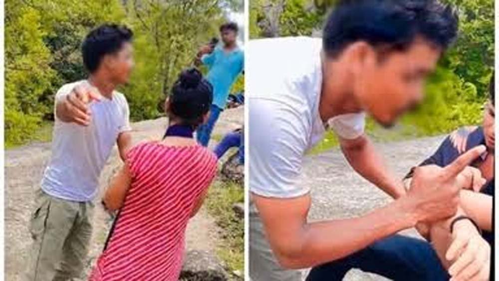 बांका के मंदार पर्वत पर लड़की से छेड़छाड़, PhonePe से ₹1500 ट्रांसफर कराने का आरोप बांका के मंदार पर्वत पर लड़की से छेड़छाड़, PhonePe से ₹1500 ट्रांसफर कराने का आरोप