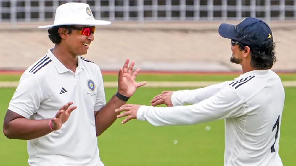3 साल बाद ईस्ट जोन ने जीती दलीप ट्रॉफी, पहली पारी की बढ़त से रचा इतिहास 3 साल बाद ईस्ट जोन ने जीती दलीप ट्रॉफी, पहली पारी की बढ़त से रचा इतिहास