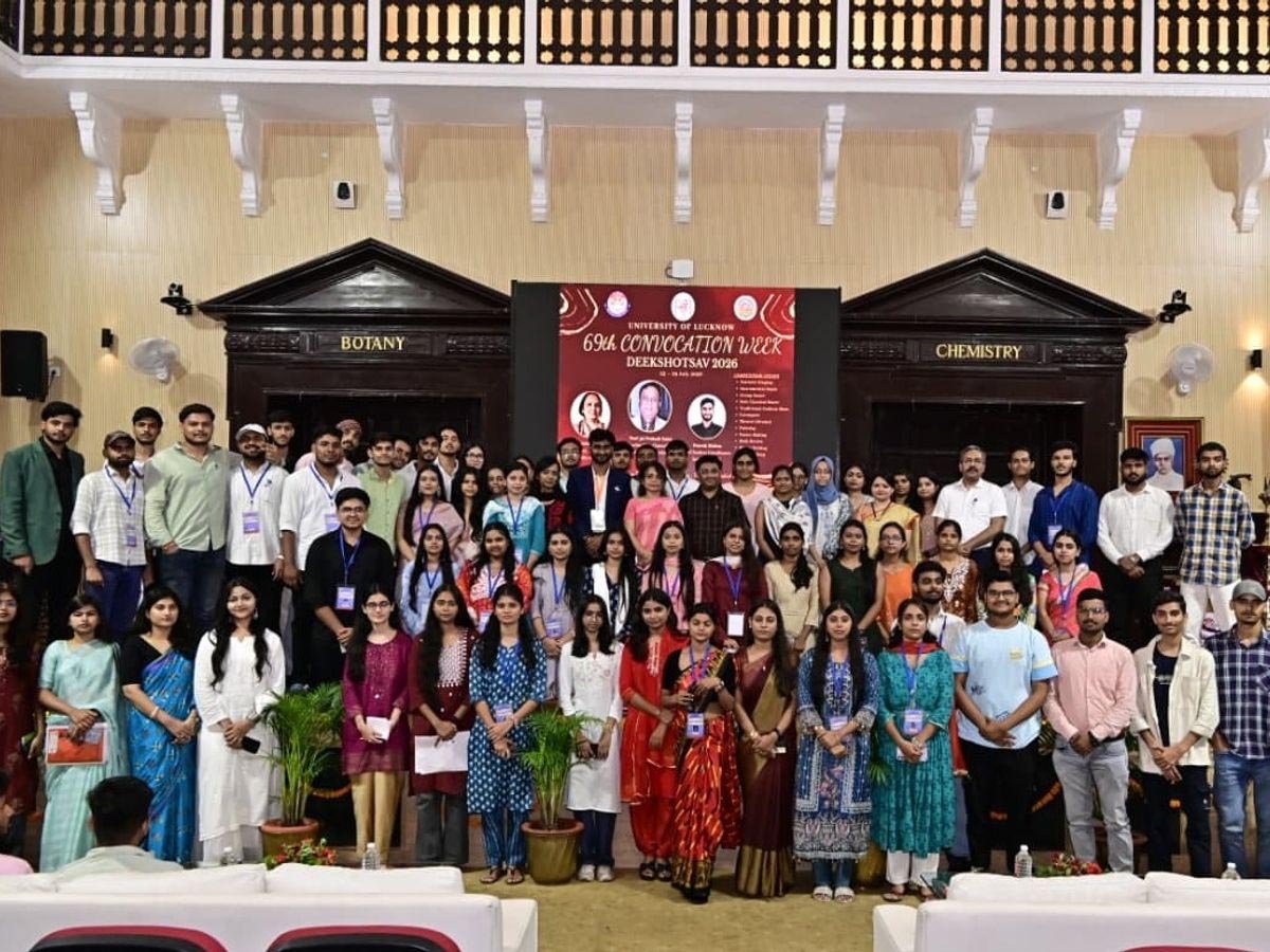 इलाहाबाद विश्वविद्यालय के कवि सम्मेलन से लखनऊ विवि की वॉल पेंटिंग तक, कई शहरों में पहुंचा अभियान इलाहाबाद विश्वविद्यालय के कवि सम्मेलन से लखनऊ विवि की वॉल पेंटिंग तक, कई शहरों में पहुंचा अभियान