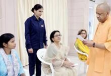 जनता दर्शन में सीएम योगी सख्त, भू-माफिया और लापरवाह पुलिसकर्मियों पर कार्रवाई के निर्देश