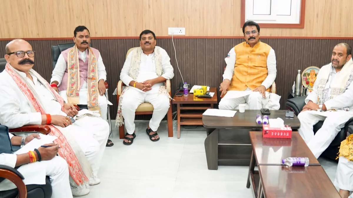 बिहार विधान परिषद की 8 सीटों पर NDA की तैयारी तेज, BJP दफ्तर में घटक दलों की बैठक बिहार विधान परिषद की 8 सीटों पर NDA की तैयारी तेज, BJP दफ्तर में घटक दलों की बैठक