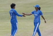 एशियन गेम्स में श्री चरणी का धमाल, 4 विकेट लेकर रचा इतिहास; बुमराह से भी बेहतर दिखा रिकॉर्ड