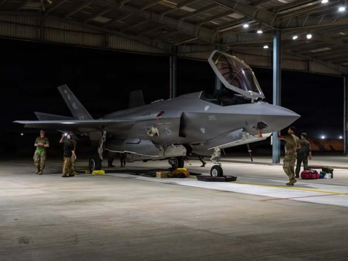 राजस्थान में उतरे 6 अमेरिकी F-35, भारत में पहली बार सैन्य अभ्यास में शामिल राजस्थान में उतरे 6 अमेरिकी F-35, भारत में पहली बार सैन्य अभ्यास में शामिल