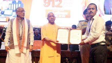मुख्यमंत्री योगी के हाथों नियुक्ति पत्र पाकर खिले अभ्यर्थियों के चेहरे, बोले- बिना सिफारिश मिली नौकरी