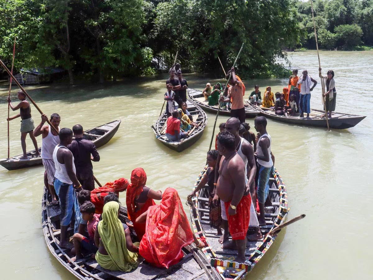 बिहार में बाढ़ का खतरा बरकरार, गंगा समेत कई नदियां खतरे के निशान से ऊपर बिहार में बाढ़ का खतरा बरकरार, गंगा समेत कई नदियां खतरे के निशान से ऊपर
