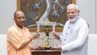मुख्यमंत्री योगी आदित्यनाथ ने नई दिल्ली में की प्रधानमंत्री नरेन्द्र मोदी से शिष्टाचार भेंट मुख्यमंत्री योगी आदित्यनाथ ने नई दिल्ली में की प्रधानमंत्री नरेन्द्र मोदी से शिष्टाचार भेंट