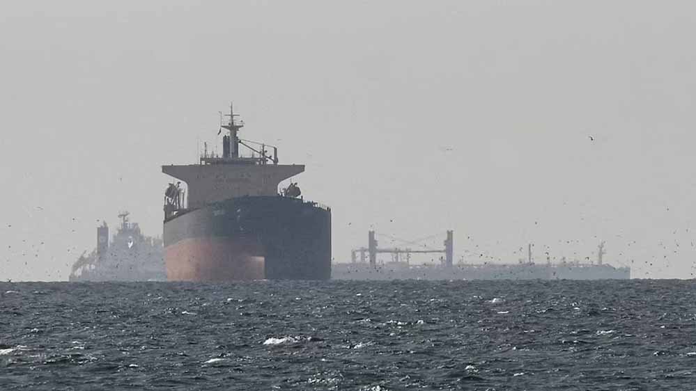 Bab-el-Mandeb पर हूतियों का कब्जा हुआ तो बढ़ेगा भारत का तेल संकट, 3000 KM दूर मंडरा रहा खतरा Bab-el-Mandeb पर हूतियों का कब्जा हुआ तो बढ़ेगा भारत का तेल संकट, 3000 KM दूर मंडरा रहा खतरा