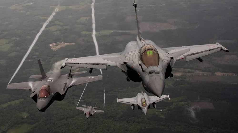 राफेल और F-35 से भी तेज! भारत के ‘पक्के यार’ का बड़ा ऑफर, पाकिस्तान की बढ़ी टेंशन राफेल और F-35 से भी तेज! भारत के ‘पक्के यार’ का बड़ा ऑफर, पाकिस्तान की बढ़ी टेंशन