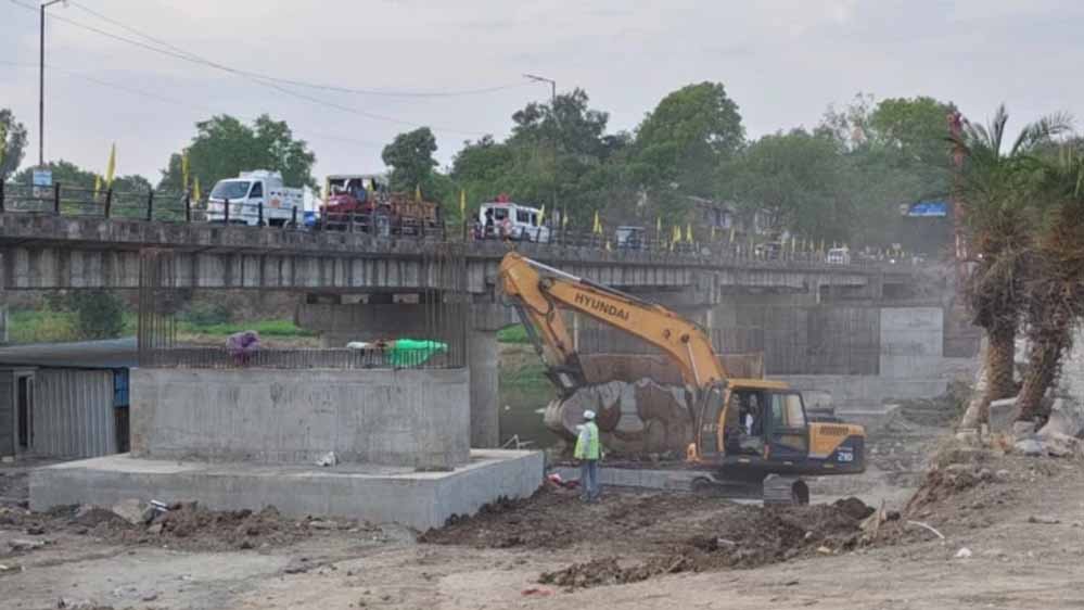 सिंहस्थ से पहले उज्जैन में घटिया निर्माण पर सांसद सख्त, गडकरी से की कड़ी कार्रवाई की मांग सिंहस्थ से पहले उज्जैन में घटिया निर्माण पर सांसद सख्त, गडकरी से की कड़ी कार्रवाई की मांग