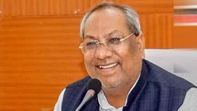 मछुआरा समाज के वोटों की दलाली करने वालों से रहें सावधान: संजय निषाद मछुआरा समाज के वोटों की दलाली करने वालों से रहें सावधान: संजय निषाद