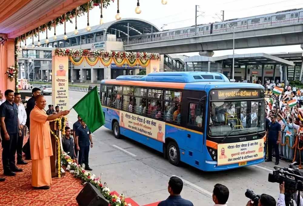 योगी सरकार की ग्रीन मोबिलिटी को मिली रफ्तार, नोएडा में 100 ई-बसों का शानदार प्रदर्शन योगी सरकार की ग्रीन मोबिलिटी को मिली रफ्तार, नोएडा में 100 ई-बसों का शानदार प्रदर्शन
