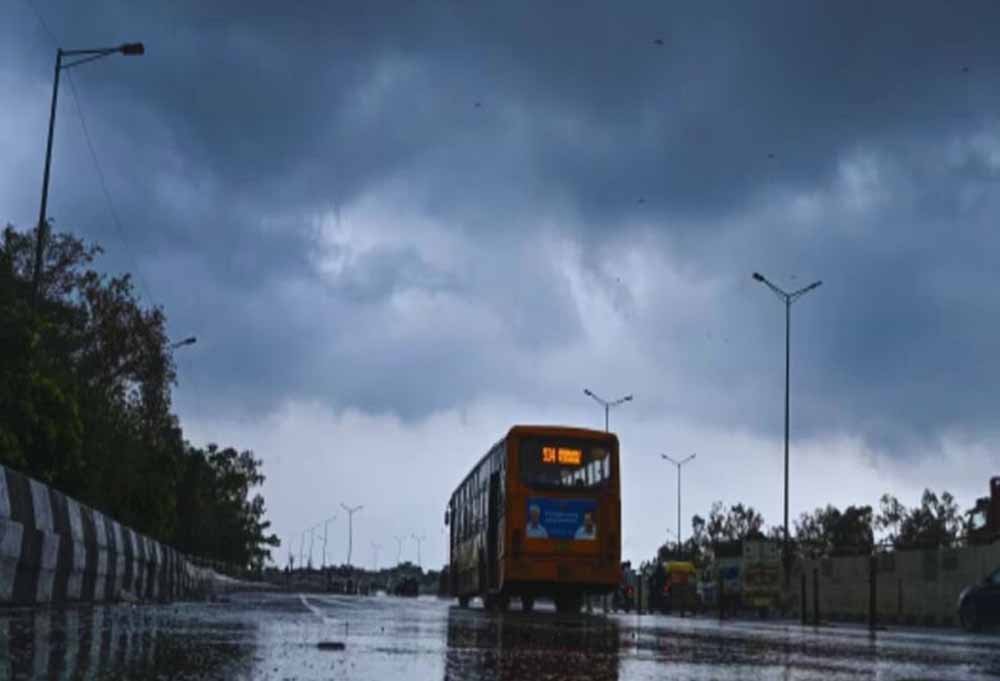 रायपुर में 33°C तक पहुंचेगा तापमान, अगले 2 दिन बारिश के आसार; प्रदेश में तीन मौसमी सिस्टम एक्टिव रायपुर में 33°C तक पहुंचेगा तापमान, अगले 2 दिन बारिश के आसार; प्रदेश में तीन मौसमी सिस्टम एक्टिव