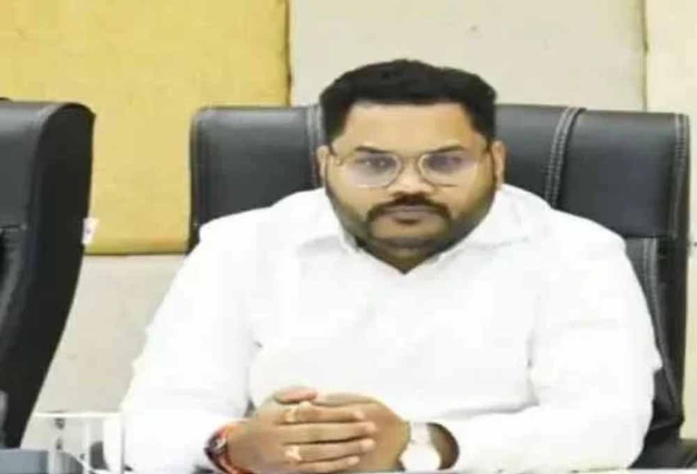 CGPSC घोटाले में चेतन के खाते में 66.64 लाख जमा, ED को मिले 170 ट्रांजेक्शन; मैरिज पैलेस में बांटे प्रश्नपत्र CGPSC घोटाले में चेतन के खाते में 66.64 लाख जमा, ED को मिले 170 ट्रांजेक्शन; मैरिज पैलेस में बांटे प्रश्नपत्र